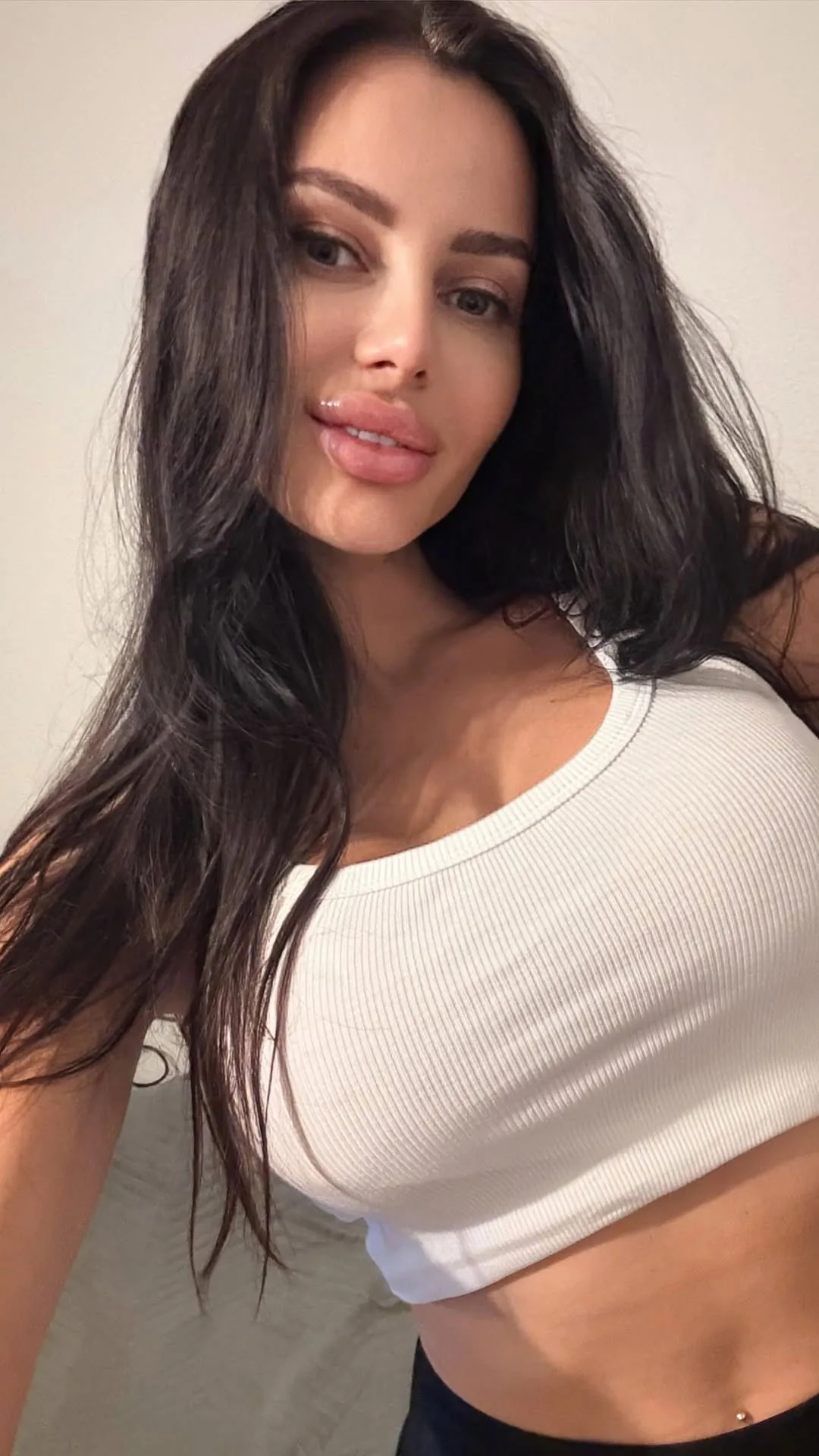 Raluca escort Glasgow